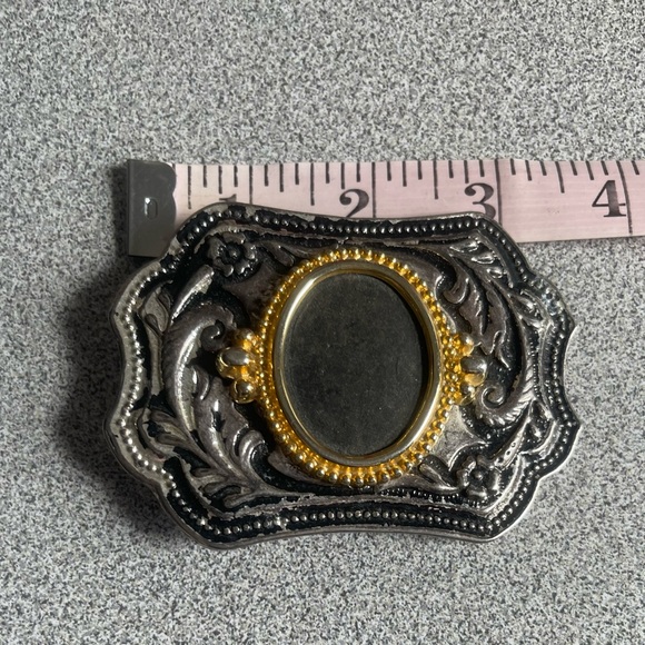 Antique Style Western Cameo Belt Buckle - Picture 3 of 4